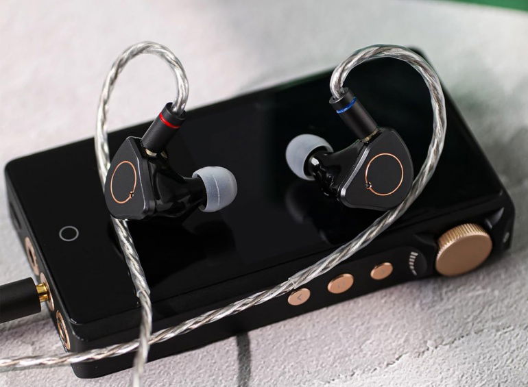 View of Linsoul Simgot SuperMix 4 headphones with electrostatic driver.